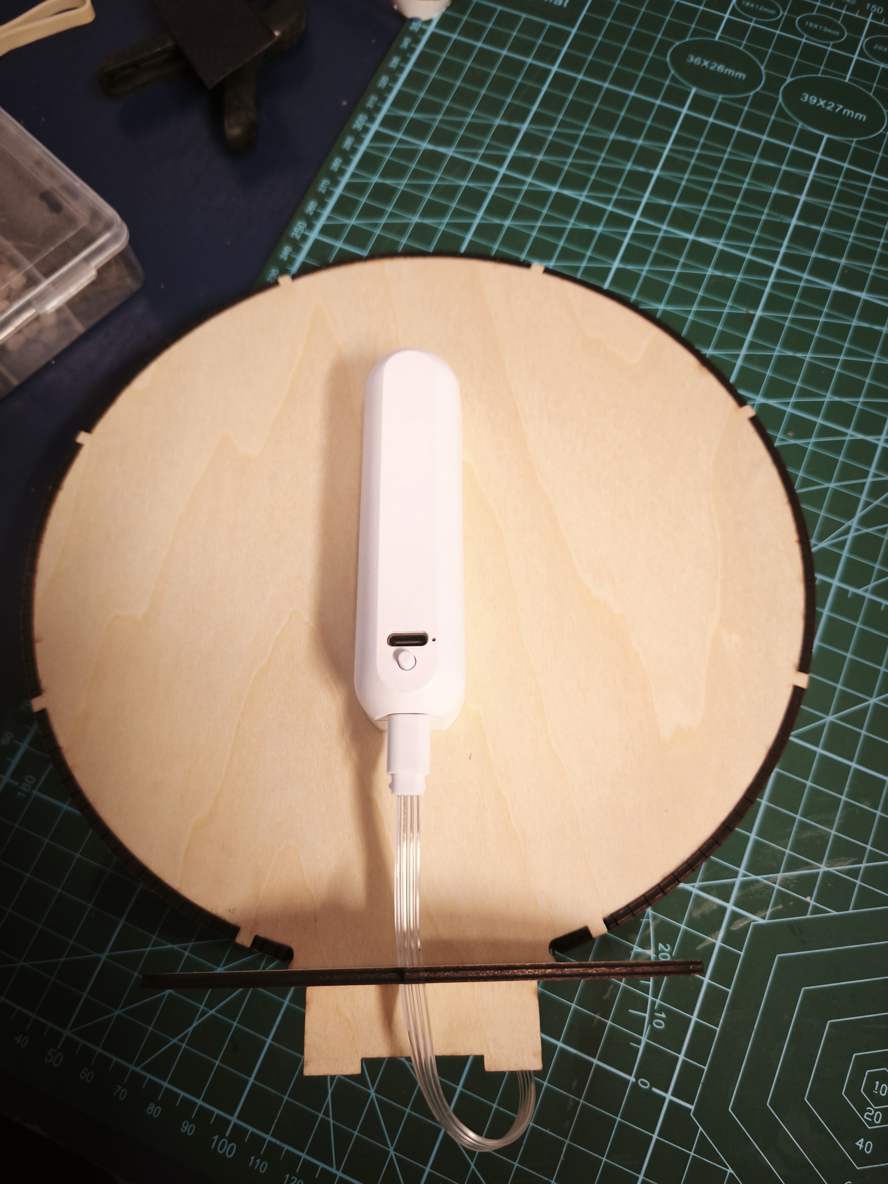 Illuminated Tree of Life Circular Table Lamp instruction: step 1 - 