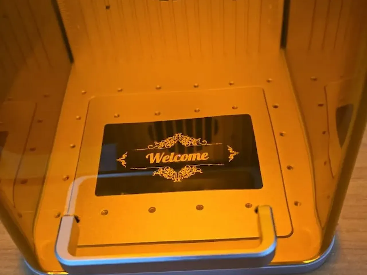 [Laser cut and engrave] 带有 Welcome 字样与复古花纹的黑色长方形装饰牌