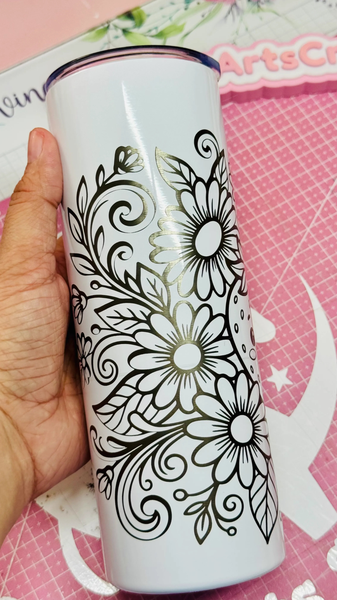 [Laser cut and engrave] Vaso térmico delgado con diseño de fresa y flores para colorear