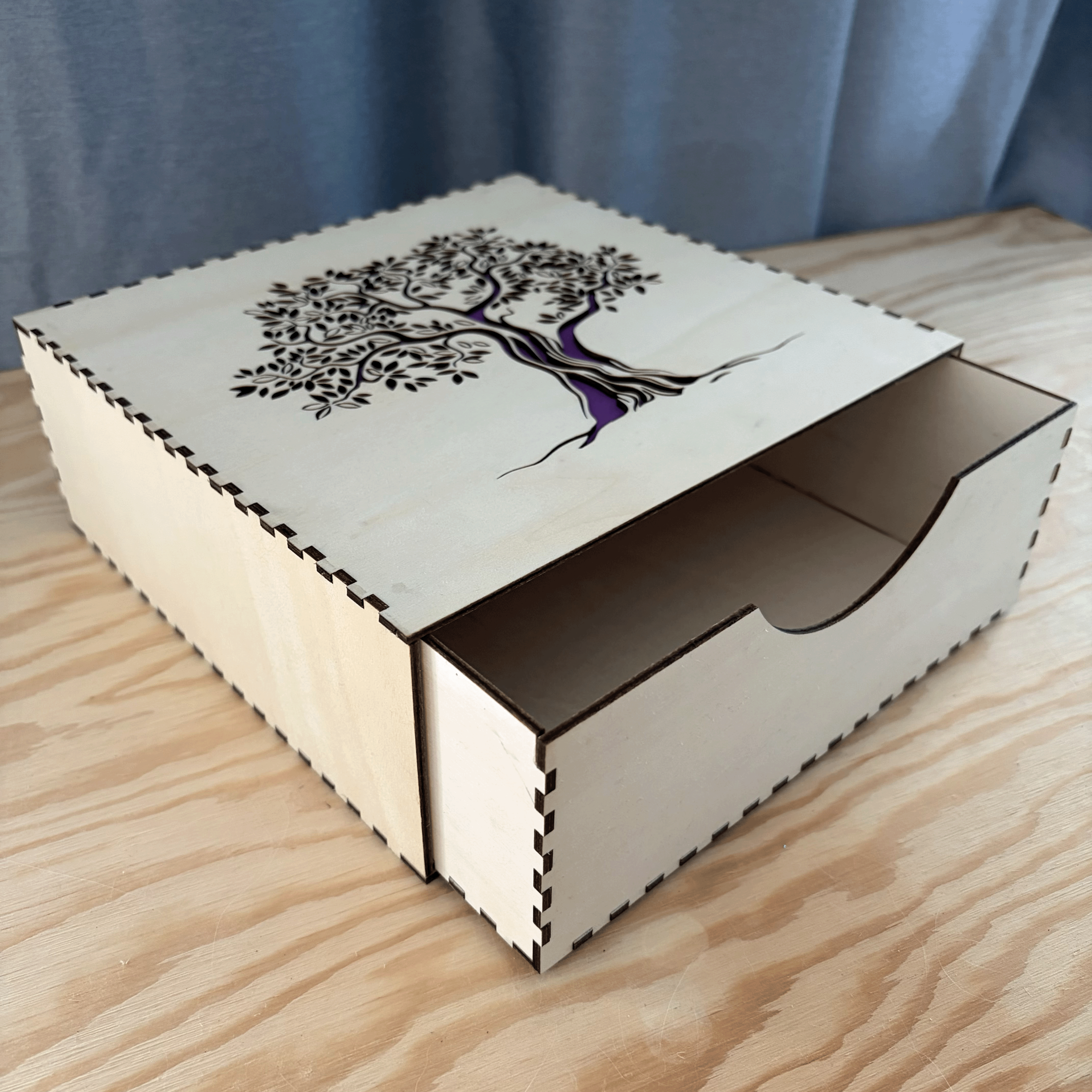 [Laser cut and engrave] Scatola con albero