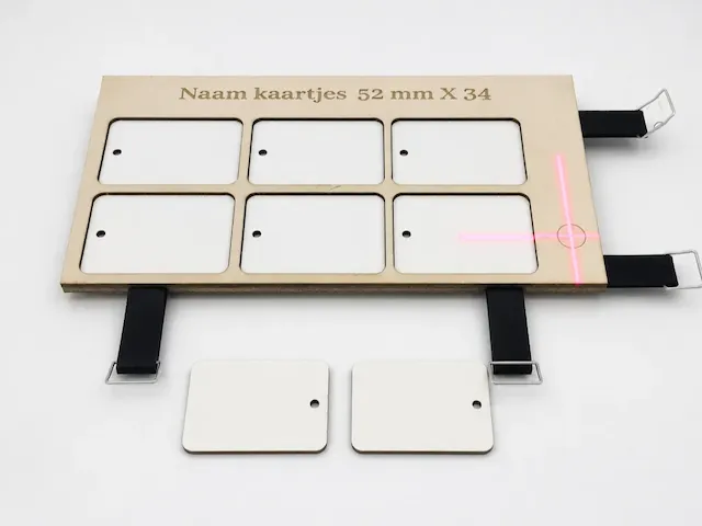 Naamkaartjes 52 X 34 mm met gaatje 3 mm