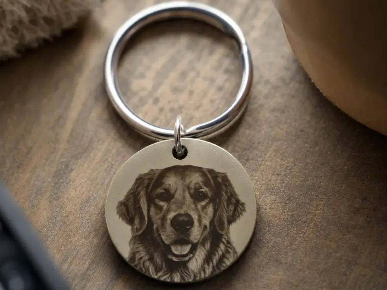 [Laser cut and engrave] Golden Retriever Portrait Round Metal Keychain