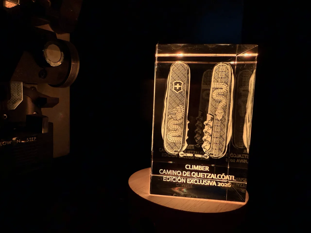 [Laser cut and engrave] Climber Camino de Quetzalcoatl 2026 commemorative crystal block