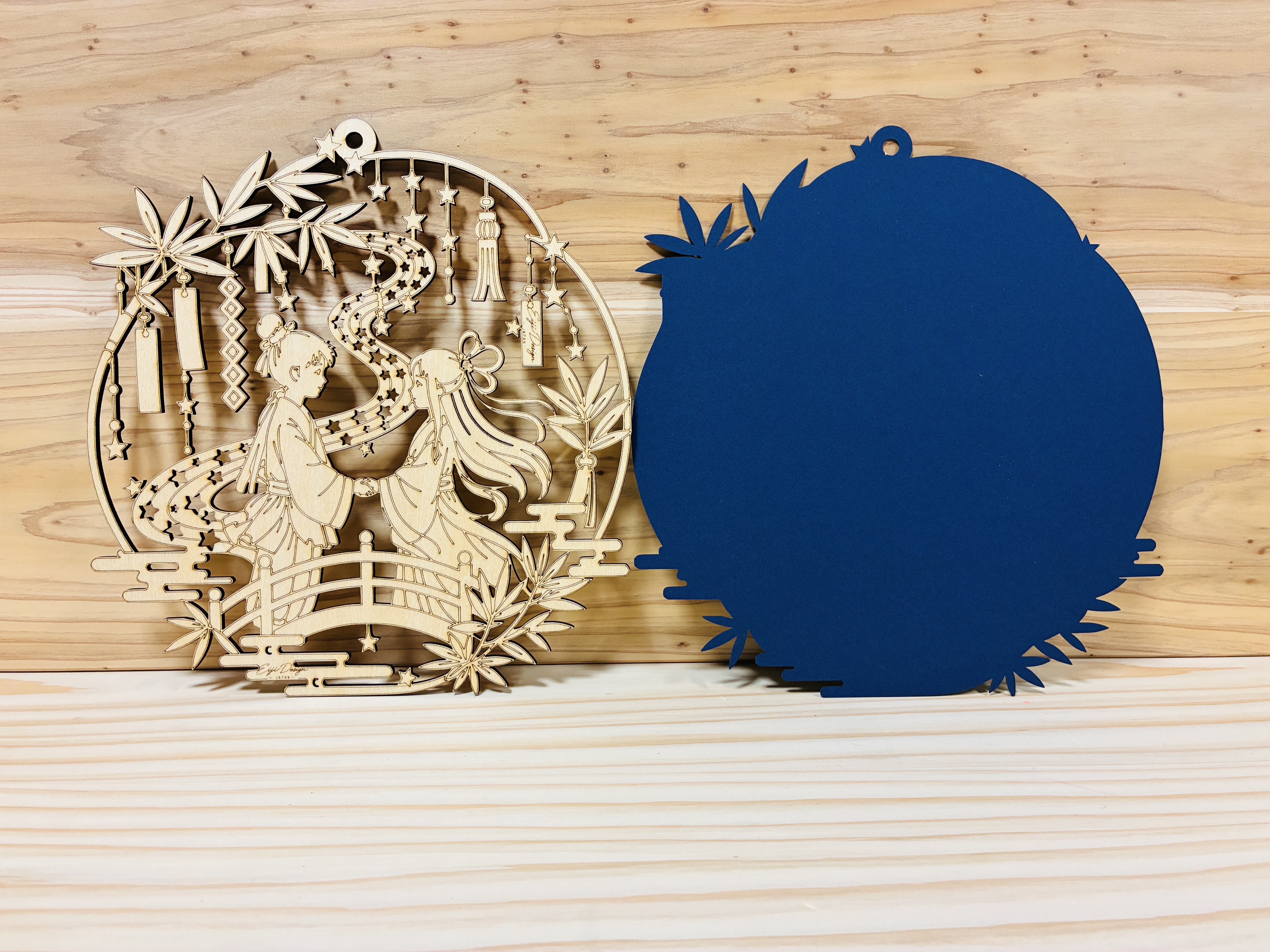 A circular wall-hanging decoration depicting Orihime and Hikoboshi from Tanabata instruction: step 3 - 