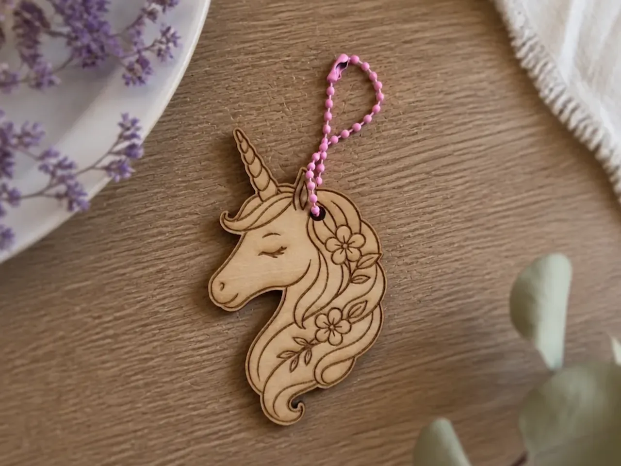[Laser cut and engrave] Porte-clés licorne en bois avec motif floral