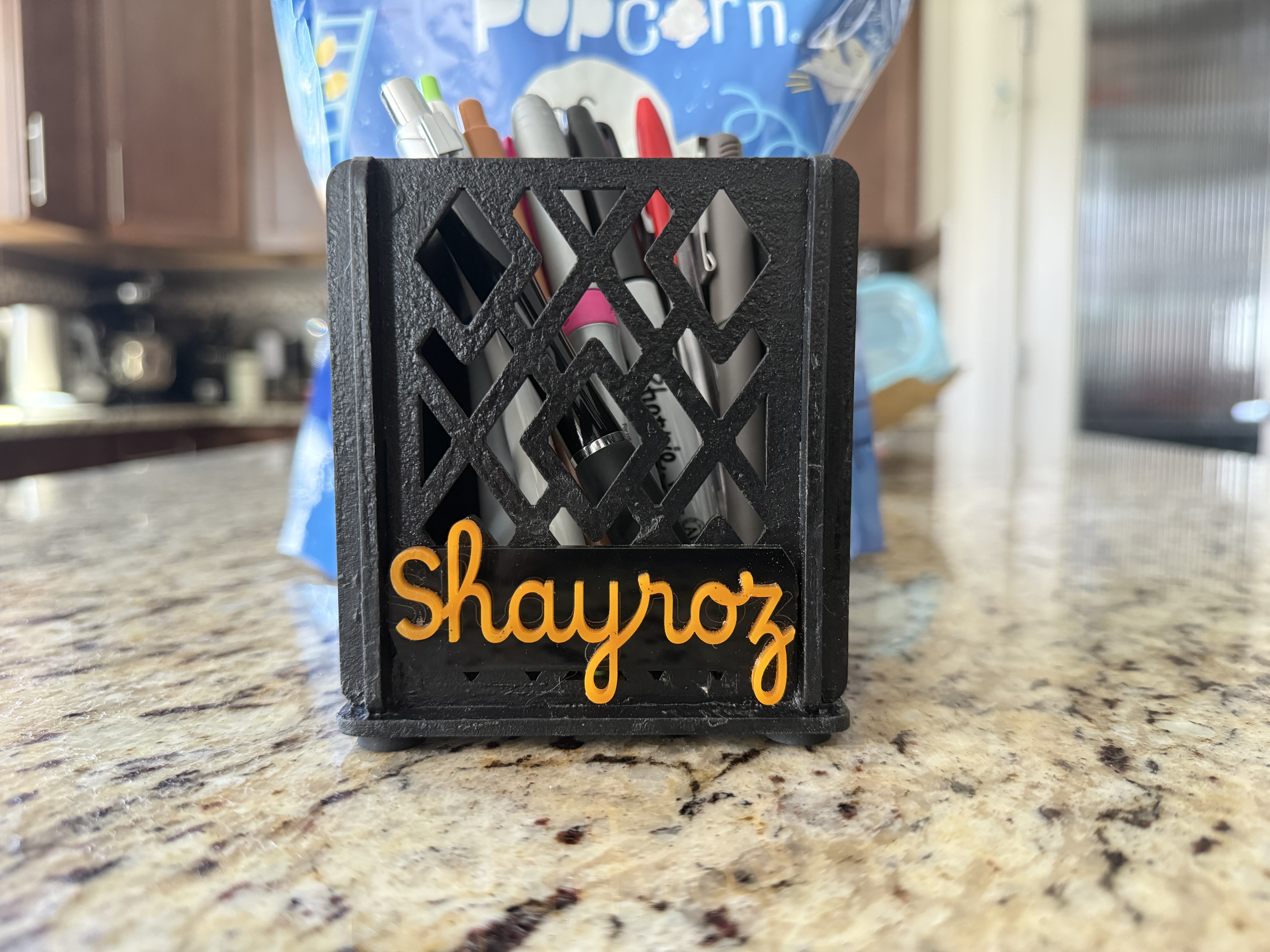 [Laser cut and engrave] Personalized Black Lattice Pen Holder with Shayroz Nameplate