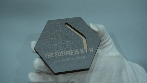 [Laser cut and engrave] Future in your hands — Kinetic Fidget Magnet