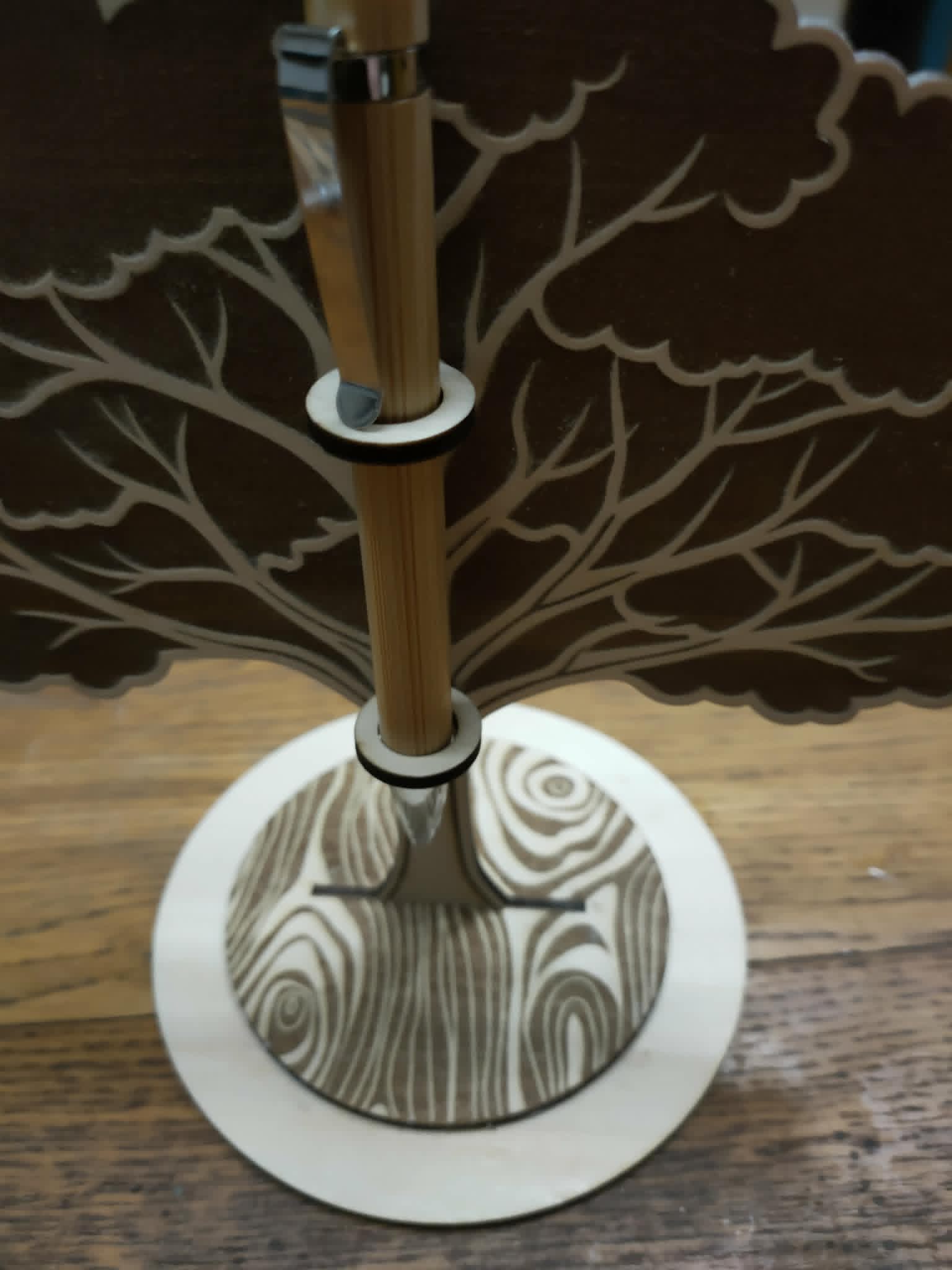 [Laser cut and engrave] Porte-stylo en forme d'arbre avec stylo assorti