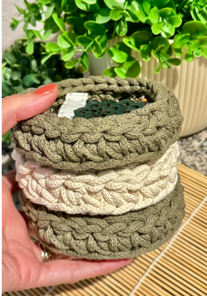 [Laser cut and engrave] Sunflower Motif Wooden Coaster in Olive Green Crochet Basket