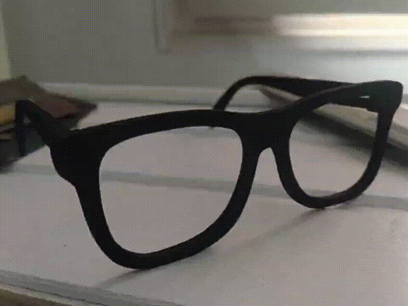 Gafas de montura negra con estilo clásico