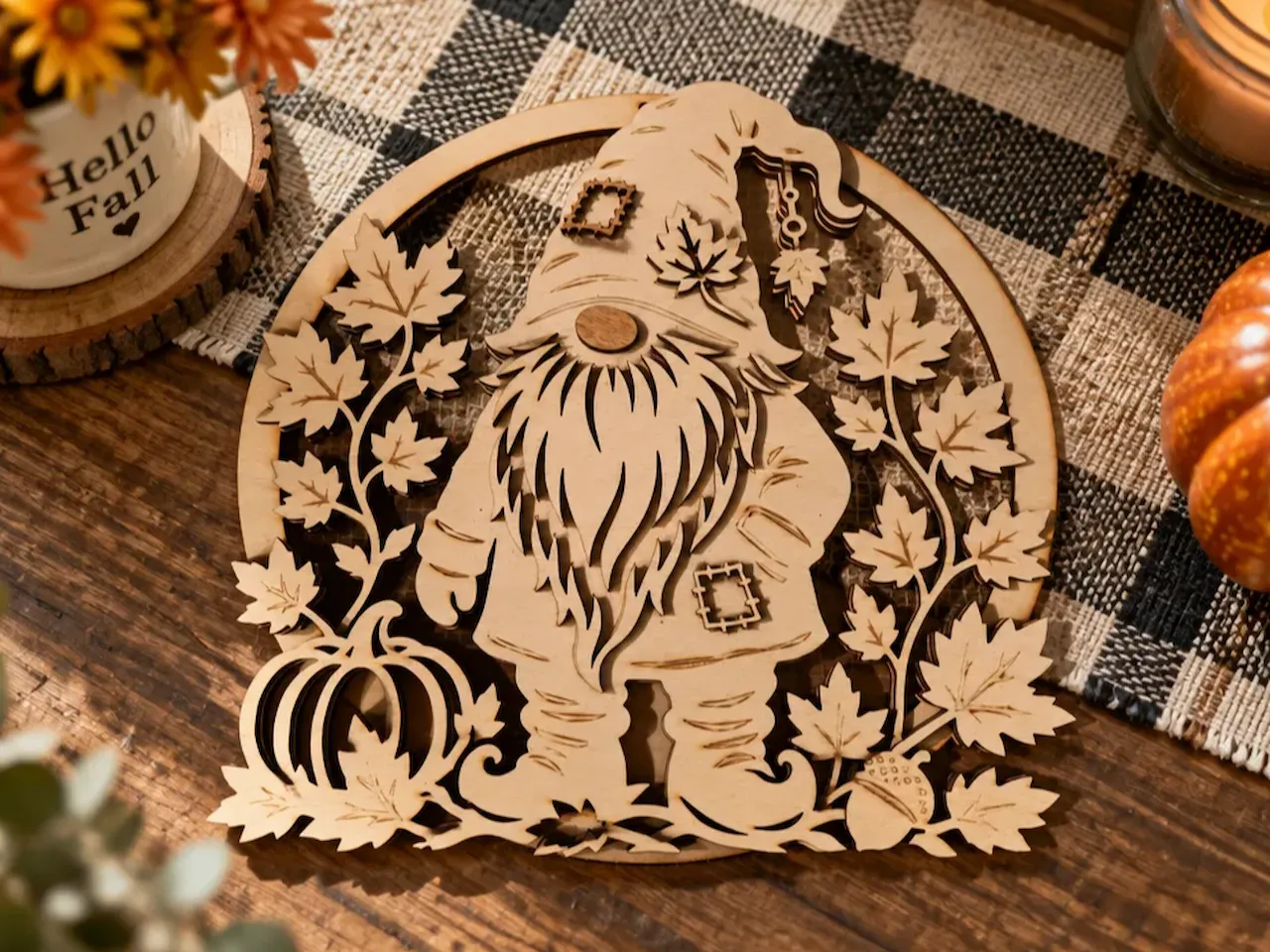 [Laser cut and engrave] Herbstliches Wandschild mit Wichtel Motiv und Ahornblättern