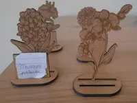 [Laser cut and engrave] Porte-nom de table en forme de fleur avec socle