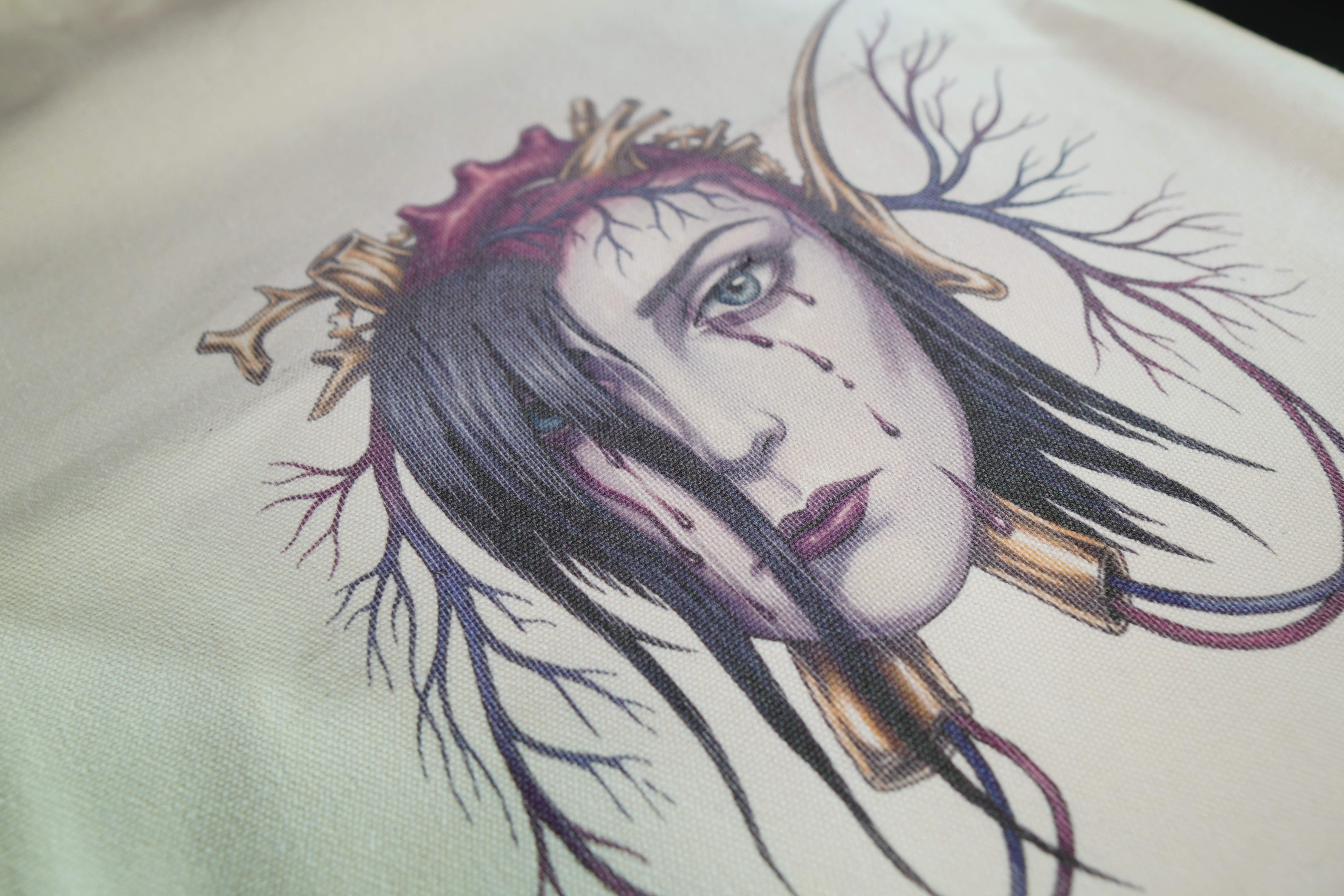 [Inkjet printing] Canvas Tote Bag Print of a Mechanical/Cyborg Bleeding heart