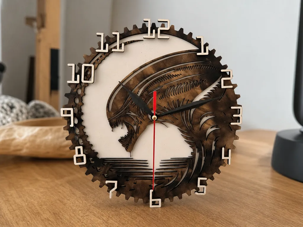 Horloge murale ronde avec motif