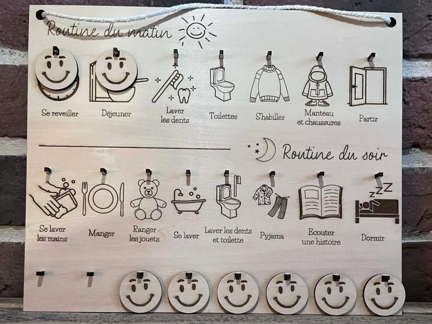Tableau de routine quotidienne pour enfant avec jetons mobiles