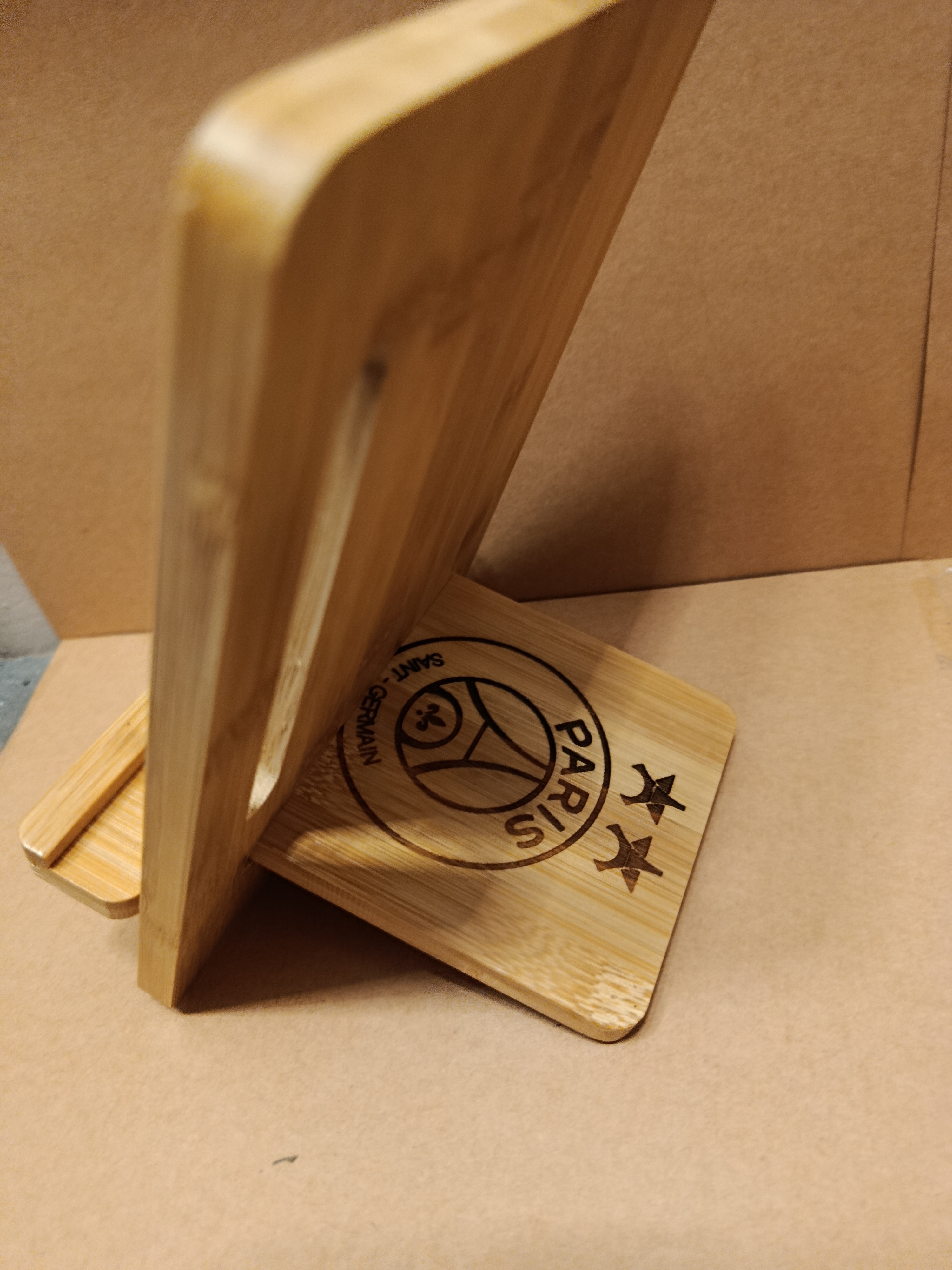 [Laser cut and engrave] Plaque commémorative en bois Paris Saint-Germain Champions d'Europe