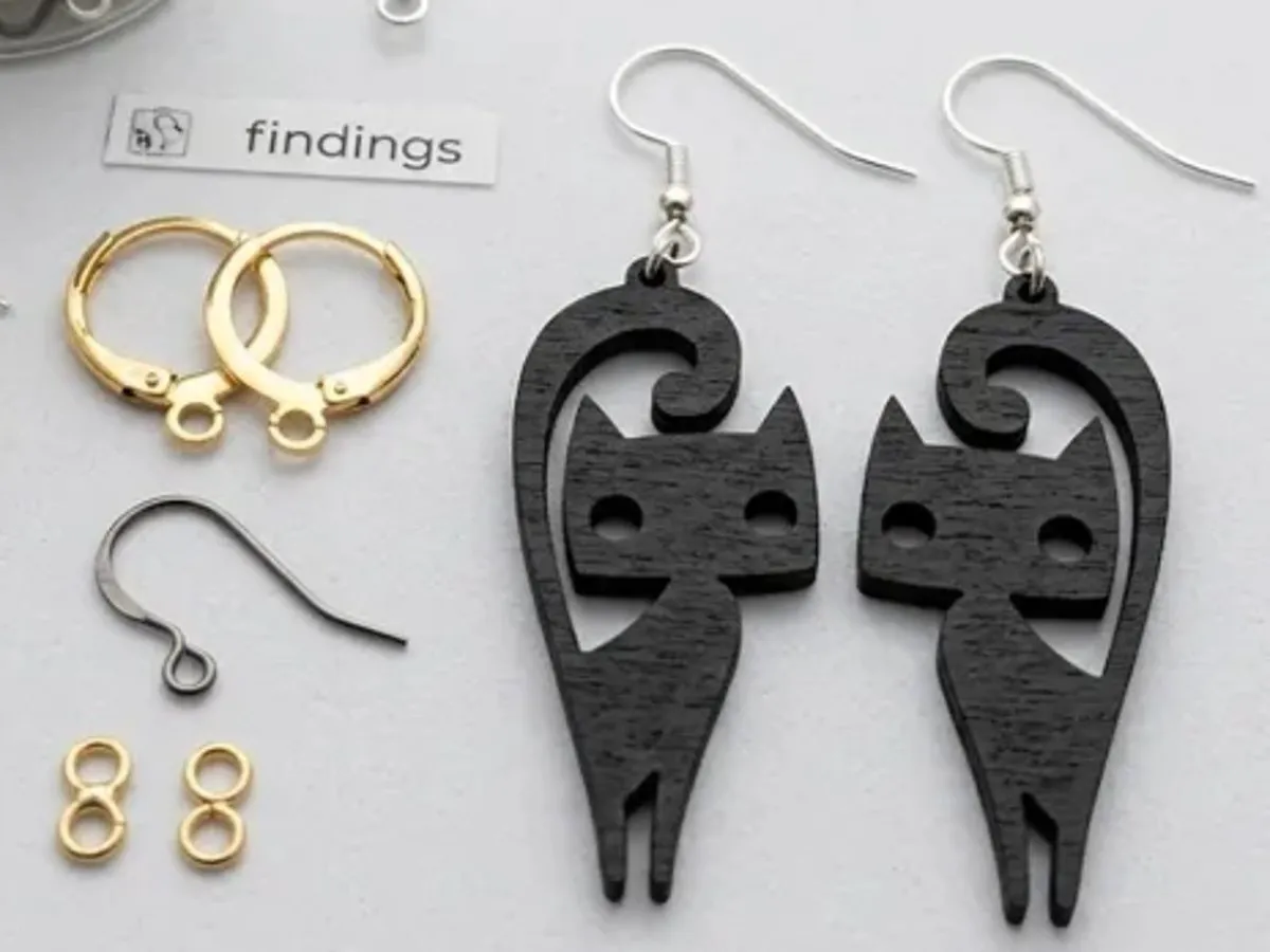 [Laser cut and engrave] Pendientes colgantes de madera con silueta de gato negro