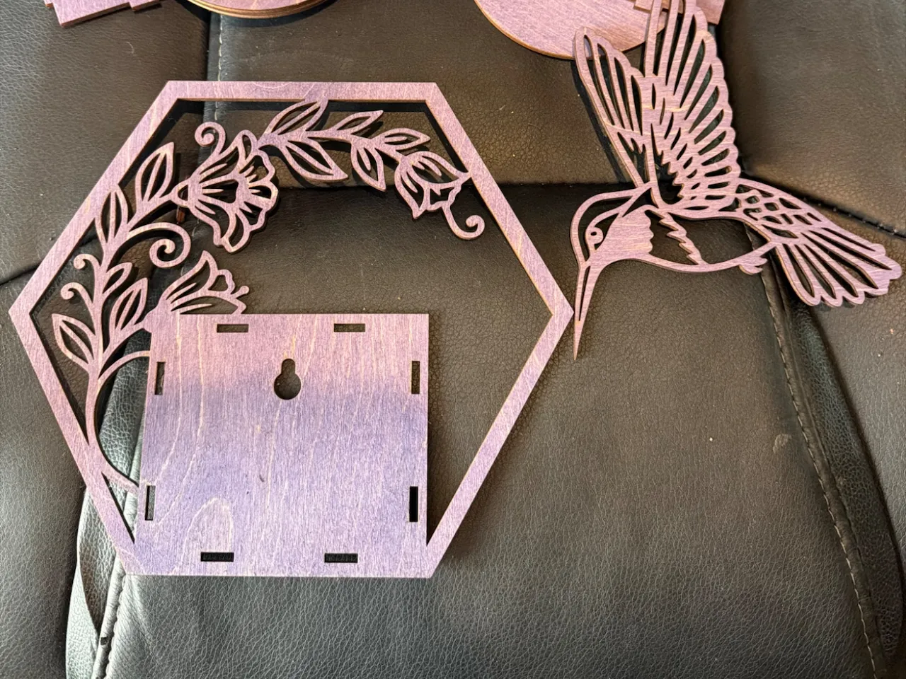 [Laser cut and engrave] Hexagonal Floral Wall Plaque with Hummingbird Accent