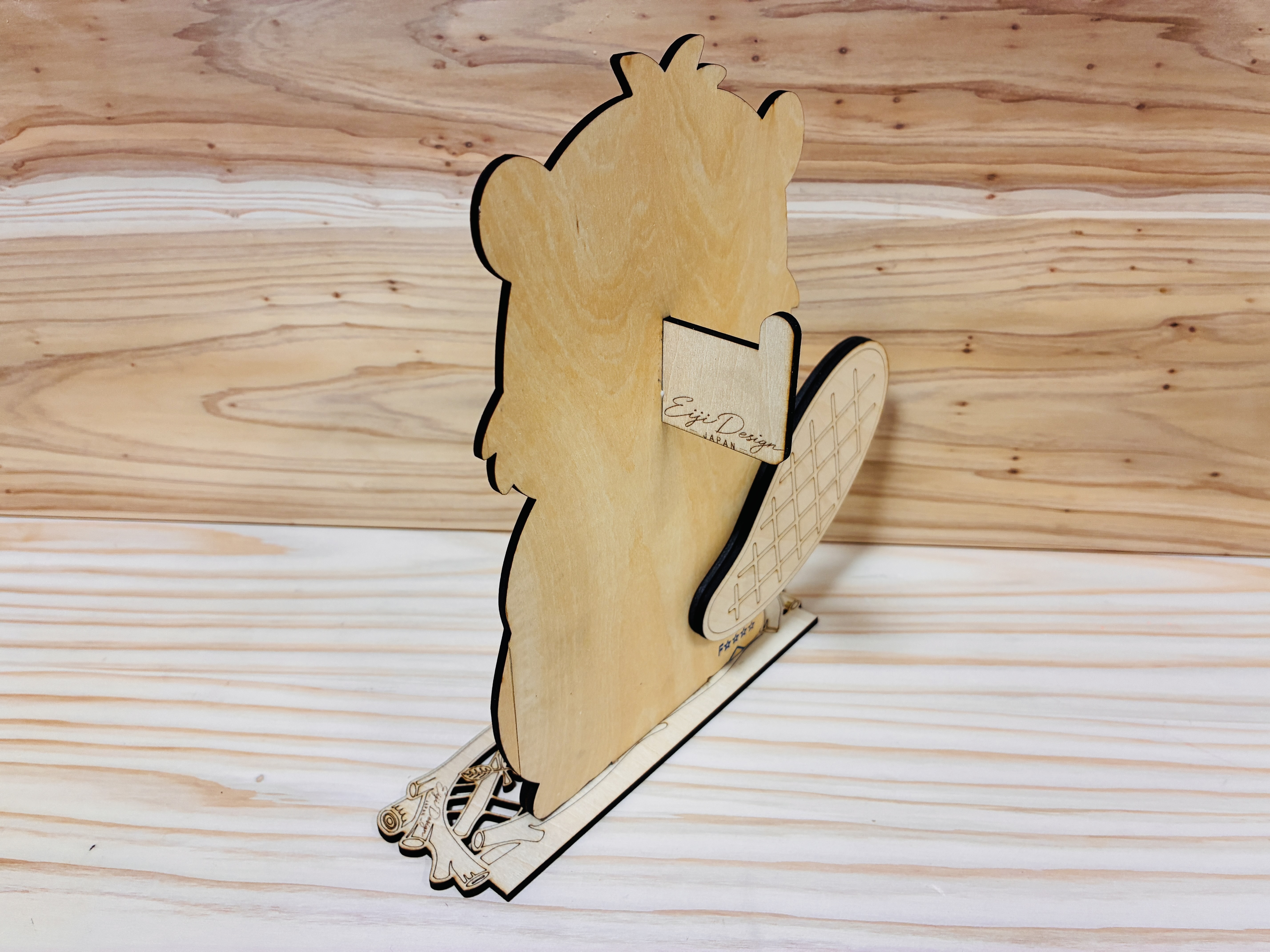 [Laser cut and engrave] ビーバーの形をした木製メガネスタンド