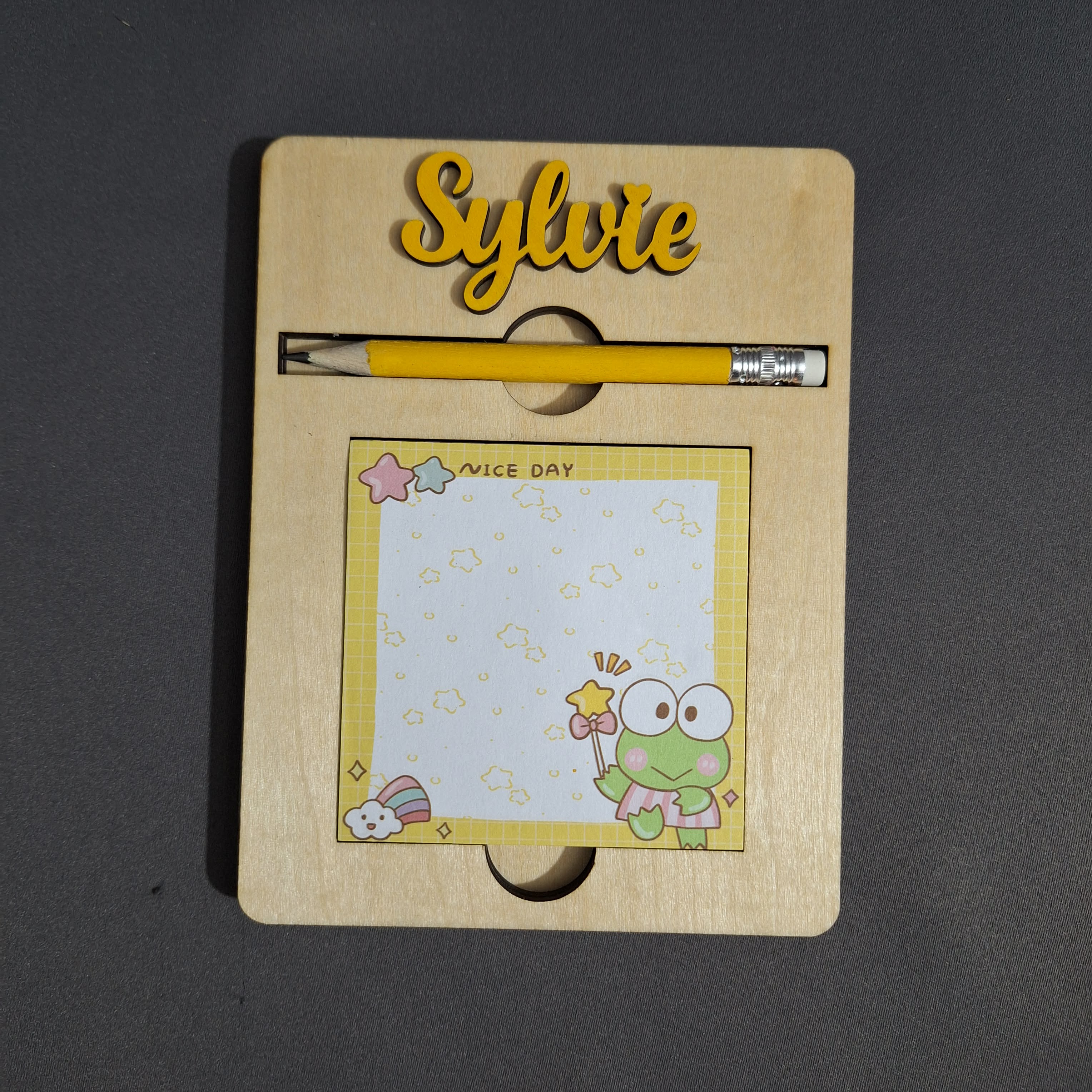 [Laser cut and engrave] Support bloc-notes et crayon pour bureau