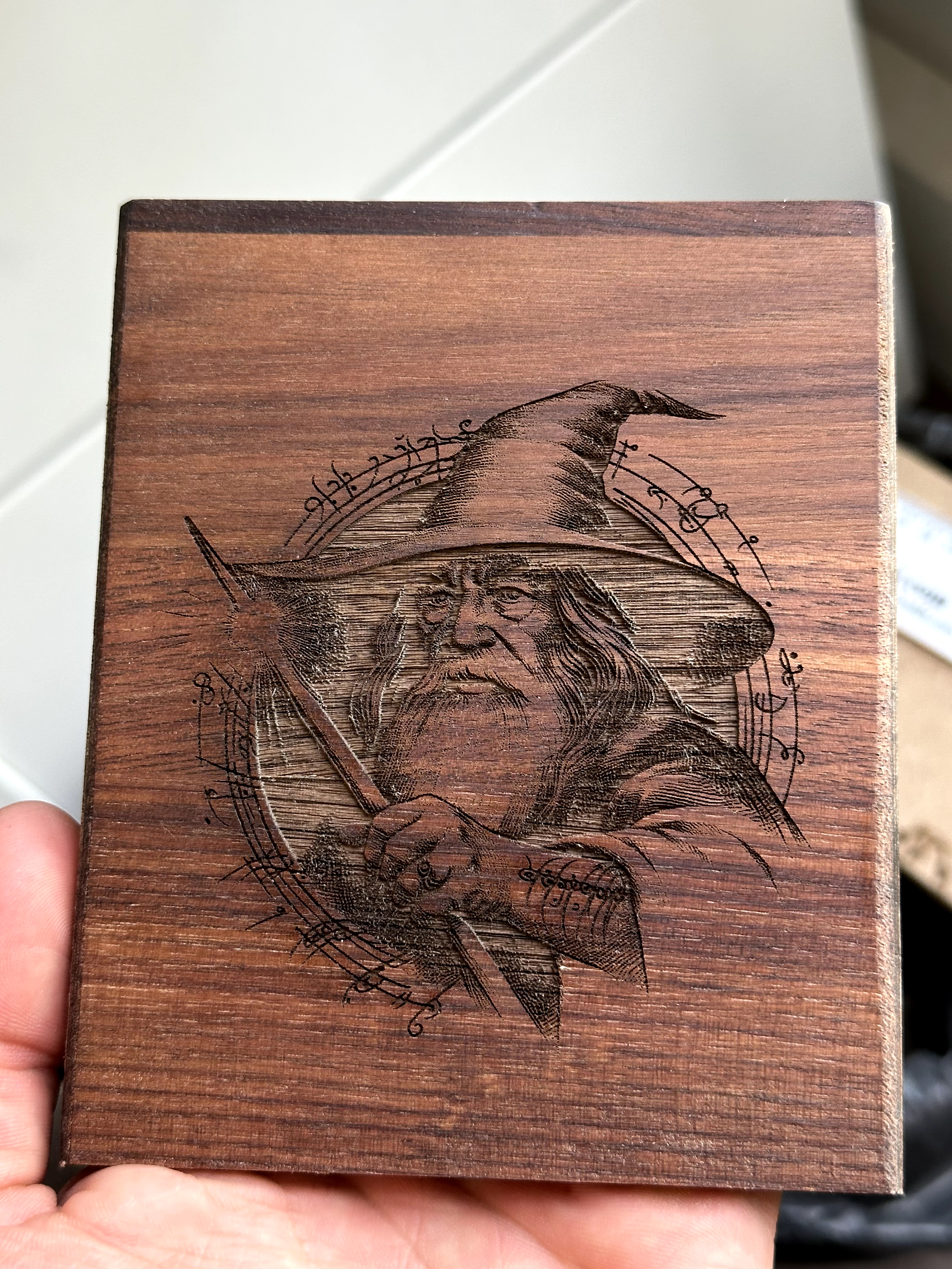 [Laser cut and engrave] Plaque en bois représentant Gandalf le magicien