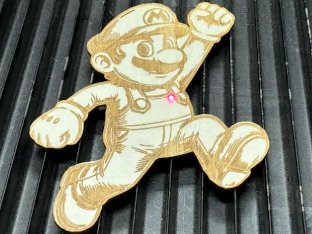 [Laser cut and engrave] Figurine en bois représentant Mario le personnage de jeu vidéo