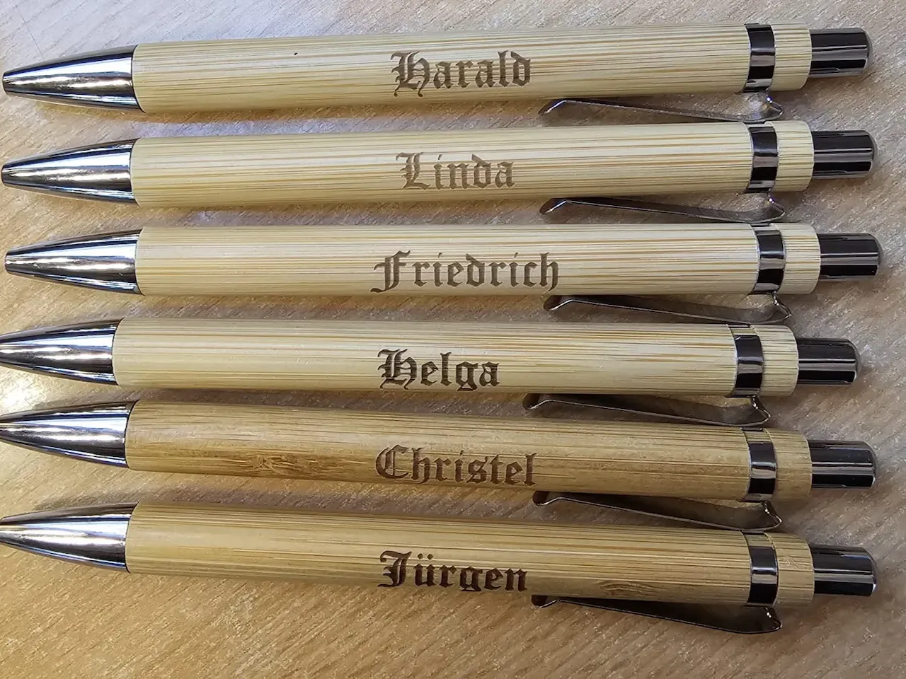 [Laser cut and engrave] Personalisierter Kugelschreiber aus Bambus mit Namensgravur