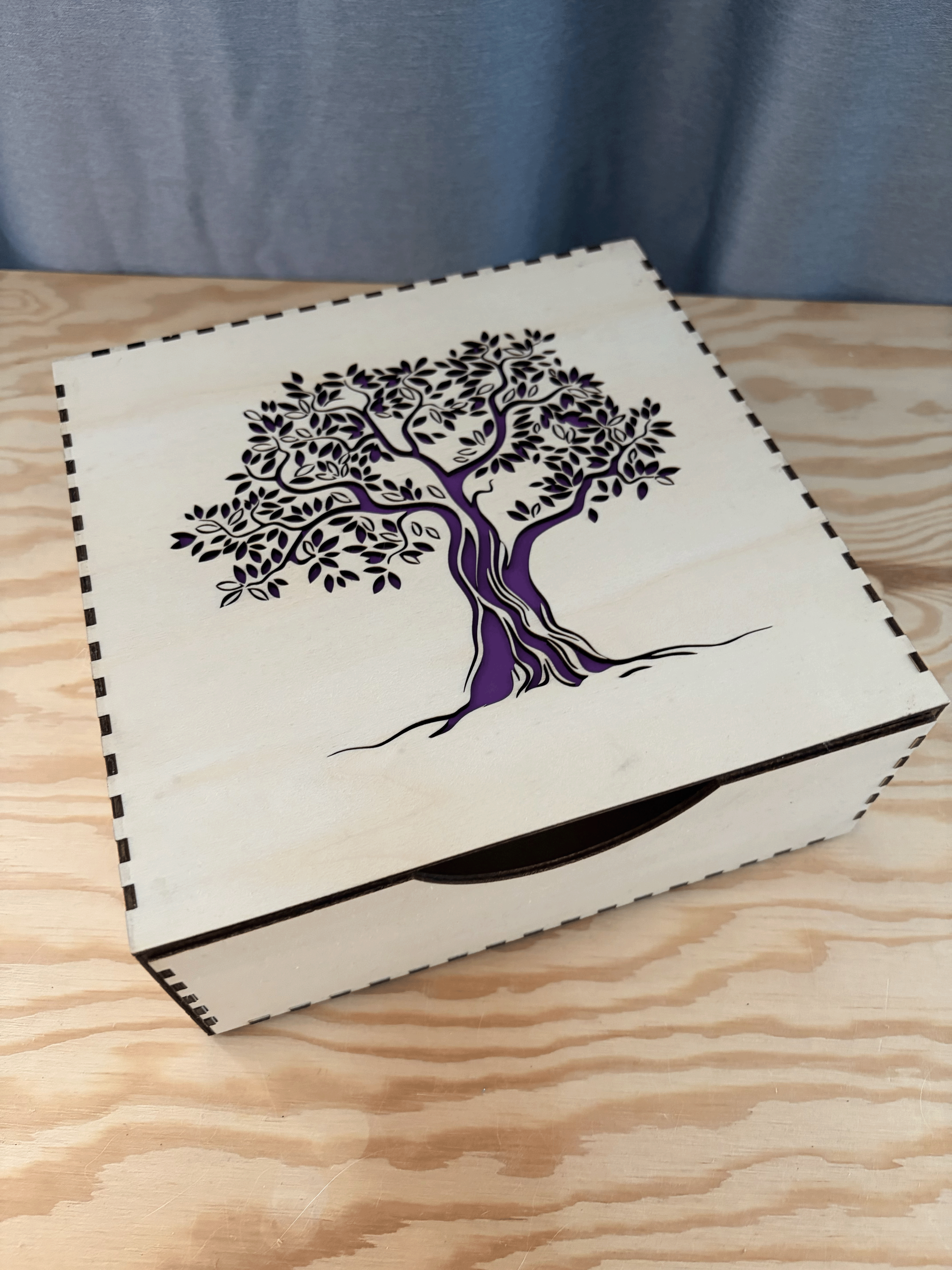 [Laser cut and engrave] Scatola con albero