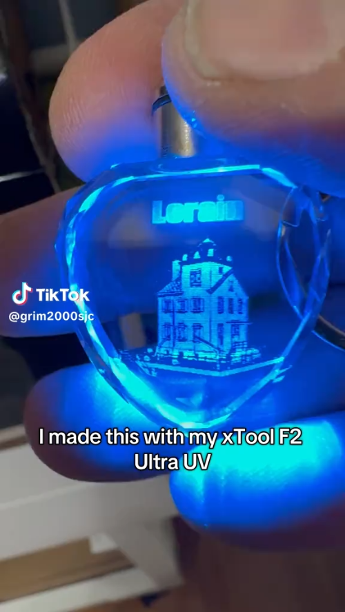[Laser cut and engrave] Heart-Shaped Crystal Keychain with Illuminated Lorain Ohio Light House