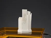 [Laser cut and engrave] Weißer Stiftehalter mit Notenschlüssel-Motiv