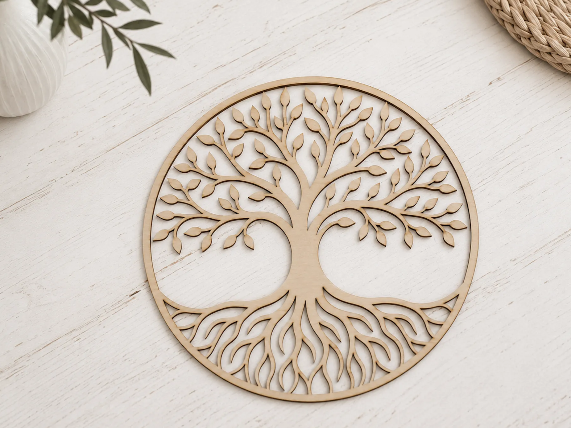 Décoration murale ronde en bois représentant l'arbre de vie