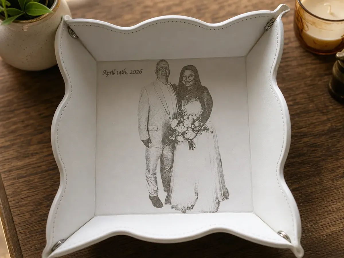 [Laser cut and engrave] White Leather Valet Tray with Personalized Wedding Portrait