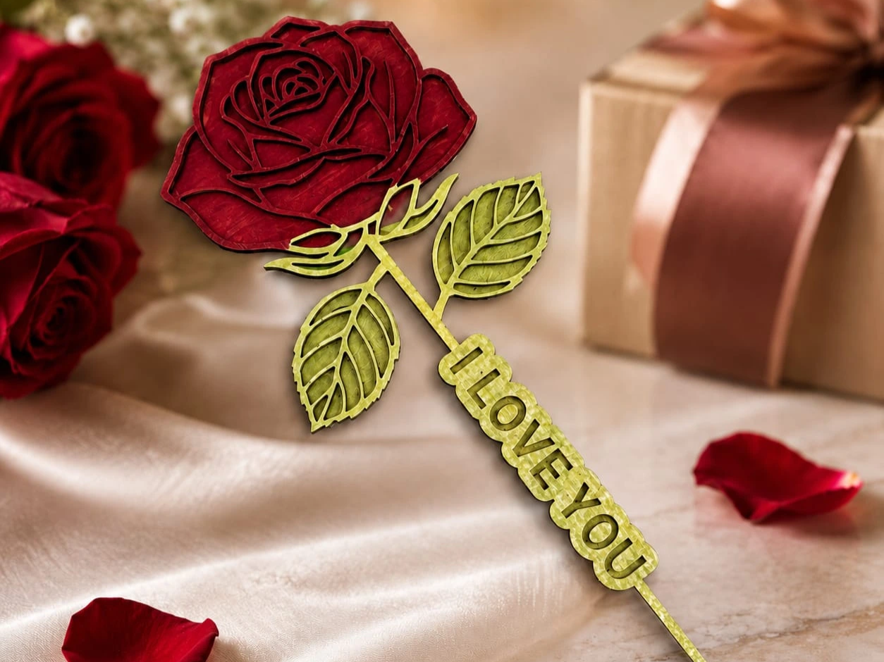 Rote Rose mit Stiel und I Love You Schriftzug