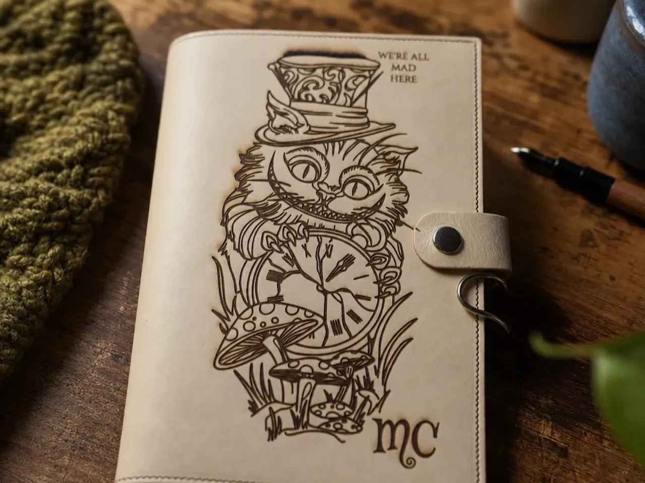 [Laser cut and engrave] Carnet en cuir avec illustration du Chat du Cheshire d'Alice au pays des merveilles