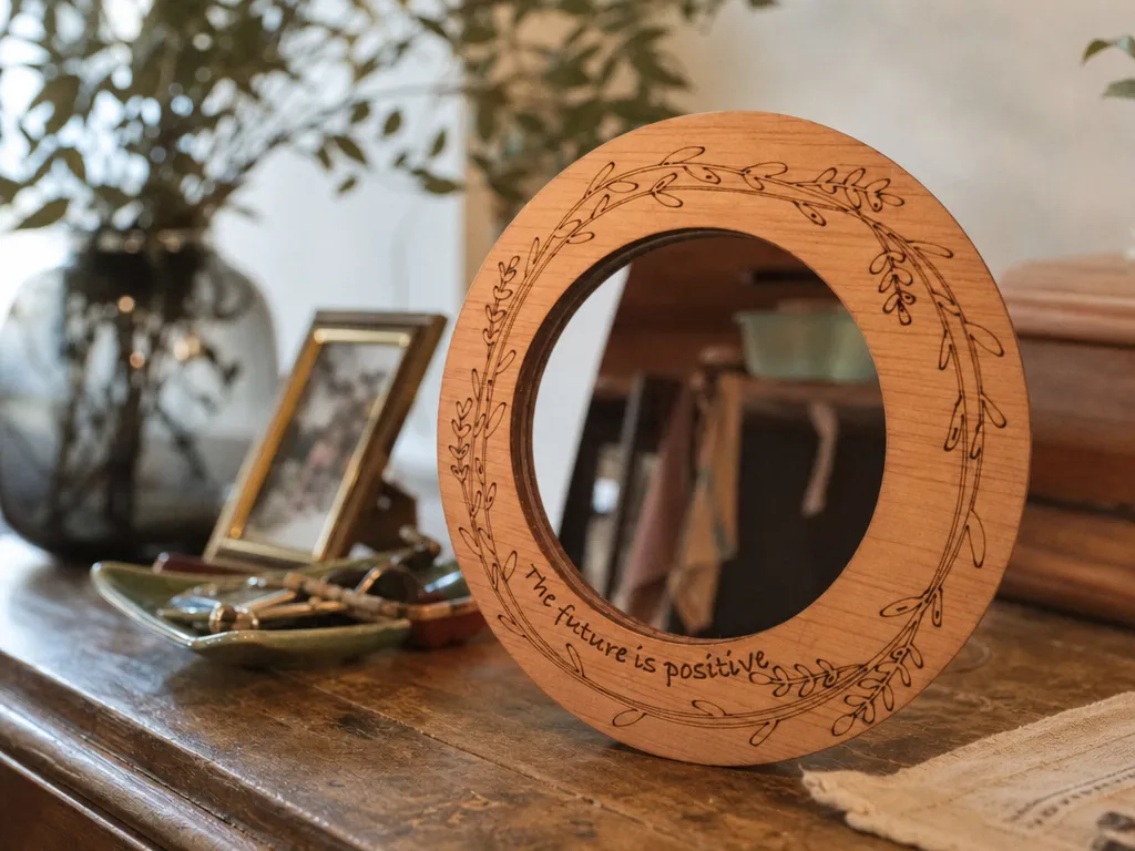 Small mirror with message