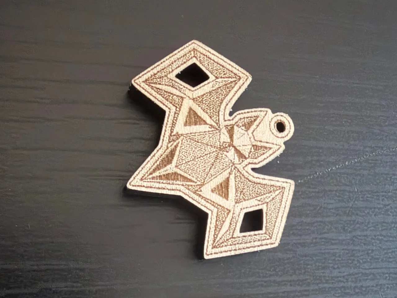 [Laser cut and engrave] Geometrischer Fledermaus Anhänger für Halloween