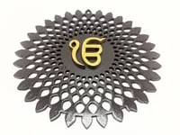 [Laser cut and engrave] Posavasos circular con símbolo Ik Onkar y patrón floral