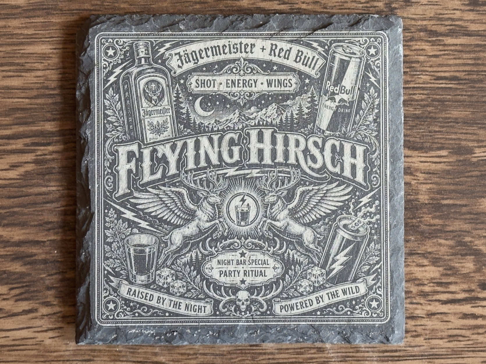 Quadratischer Schieferuntersetzer mit Flying Hirsch Motiv für Jägermeister und Red Bull Fans