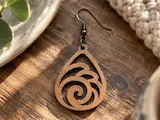 [Laser cut and engrave] Teardrop shaped wooden earring with wave pattern cutout
