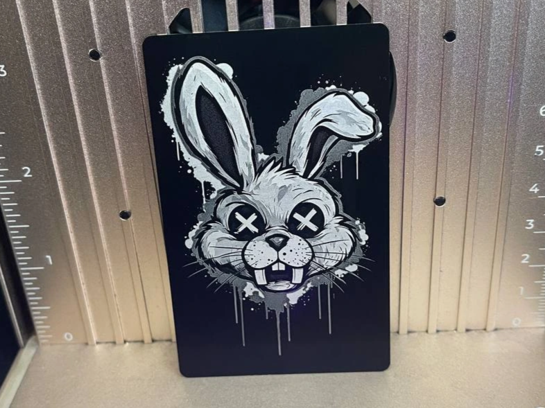 Hasenmotiv auf Aluminium Visitenkarte