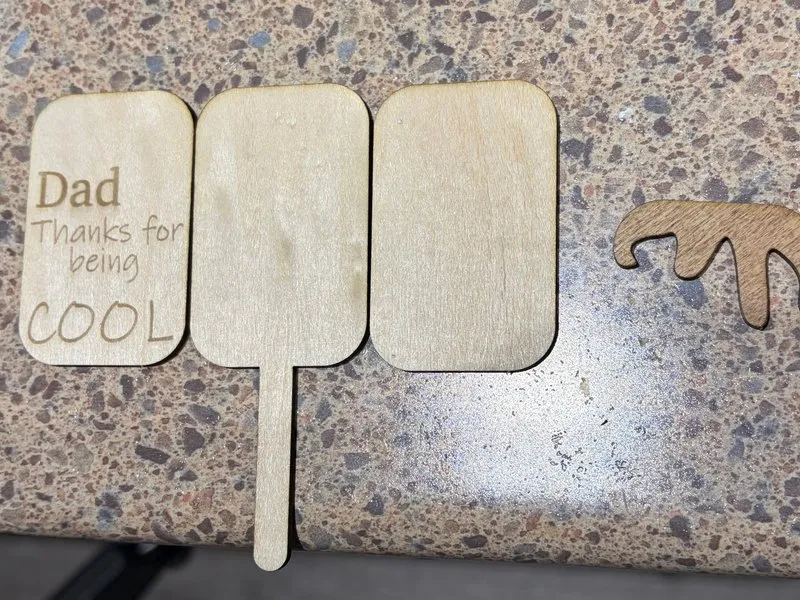 Segno a forma di ghiacciolo di legno Grazie per essere stato figo Segno instruction: step 1 - Modifica il testo e poi taglia il file - incolla