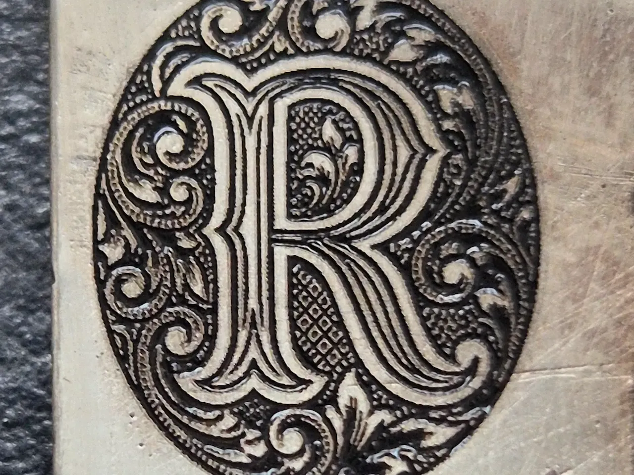 [Laser cut and engrave] Ornate Letter R Monogram with Victorian Scrollwork