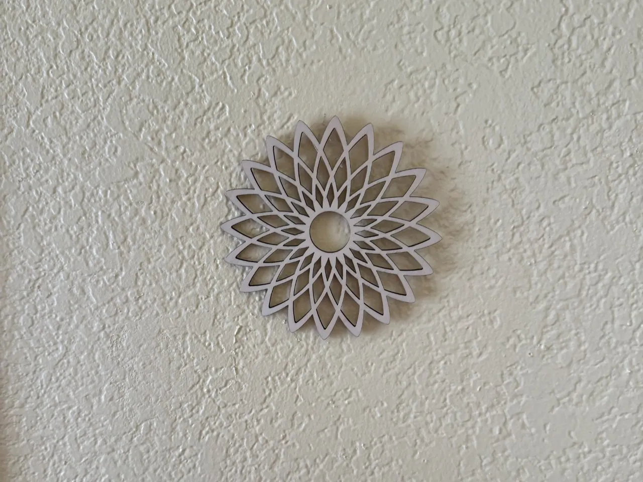 [Laser cut and engrave] Geometric Mandala Flower Wall Hanging