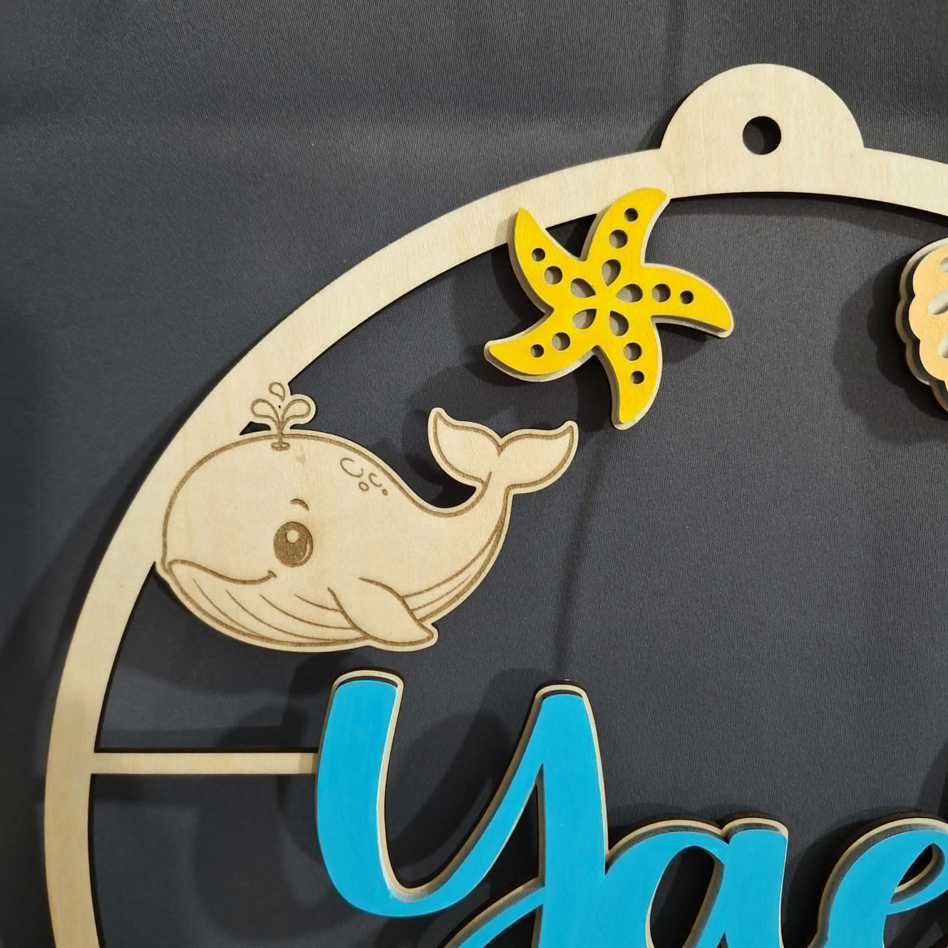 [Laser cut and engrave] Plaque murale ronde personnalisée avec prénom Yael et motifs d'animaux marins