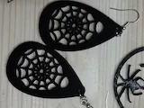 [Laser cut and engrave] Boucles d'oreilles pendantes noires en forme de goutte avec motif de toile d'araignée