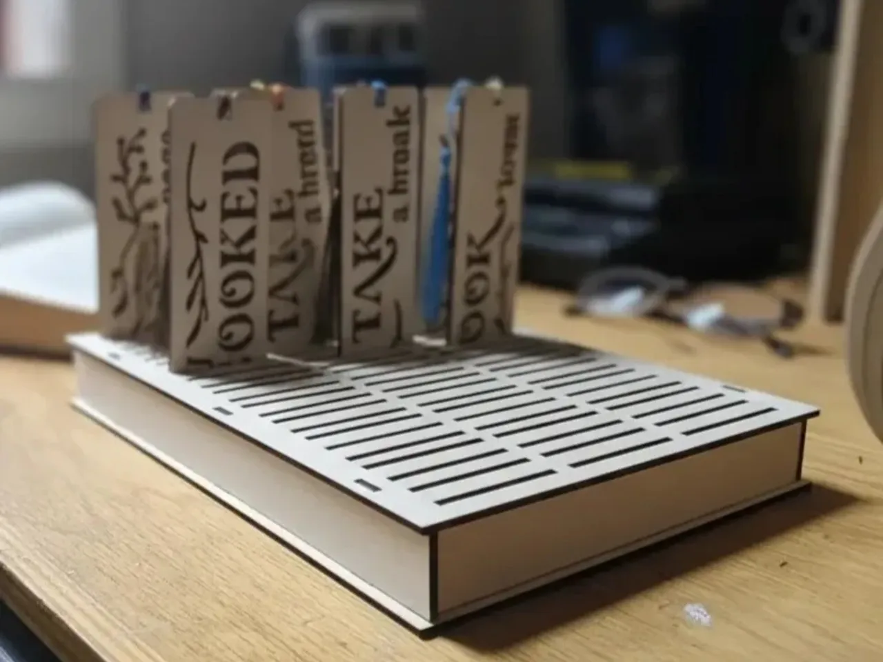 [Laser cut and engrave] Wooden Bookmark Display Stand with Slotted Base