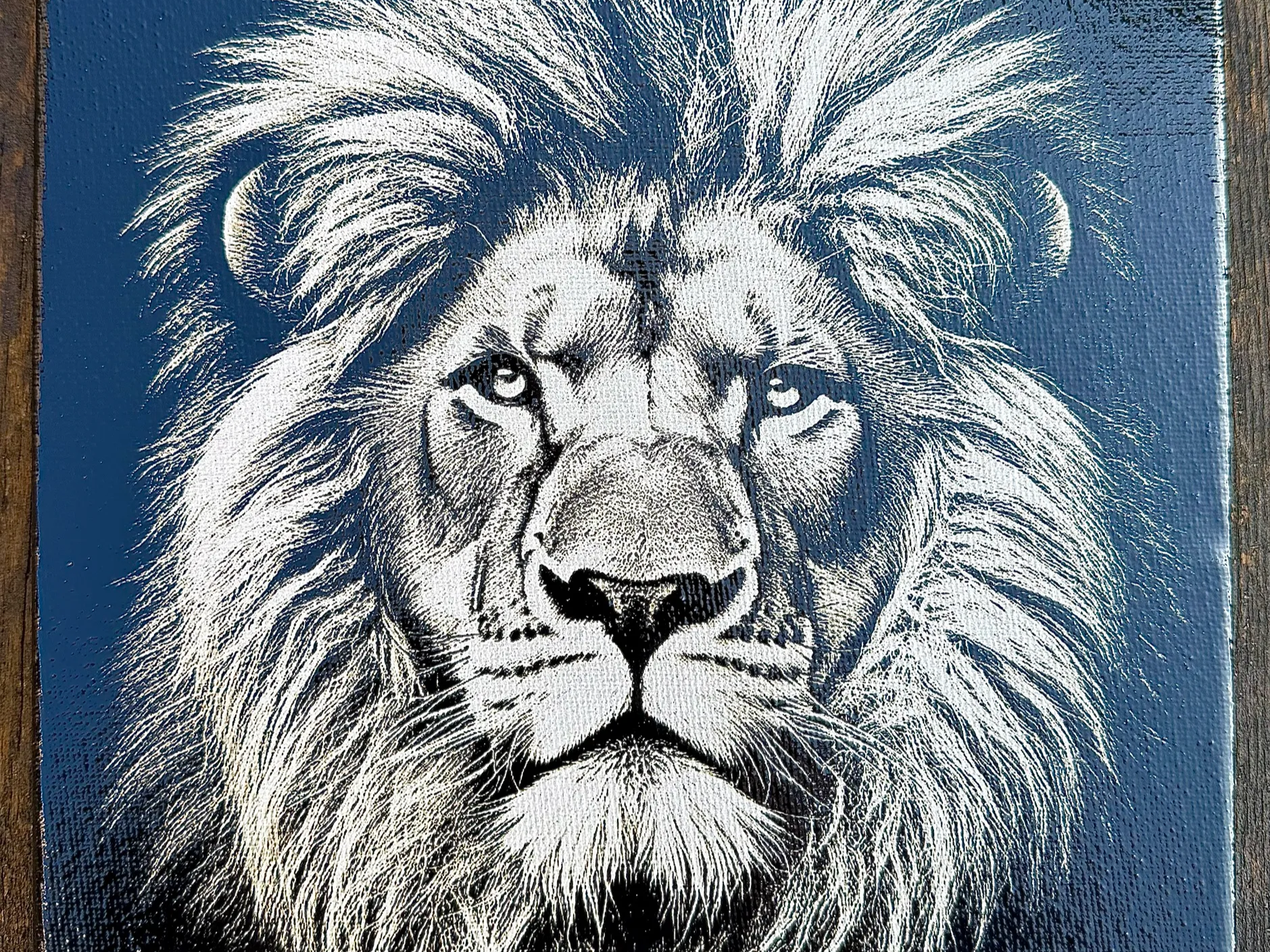 Lion Potrait onWhite/Black Canva 200x200