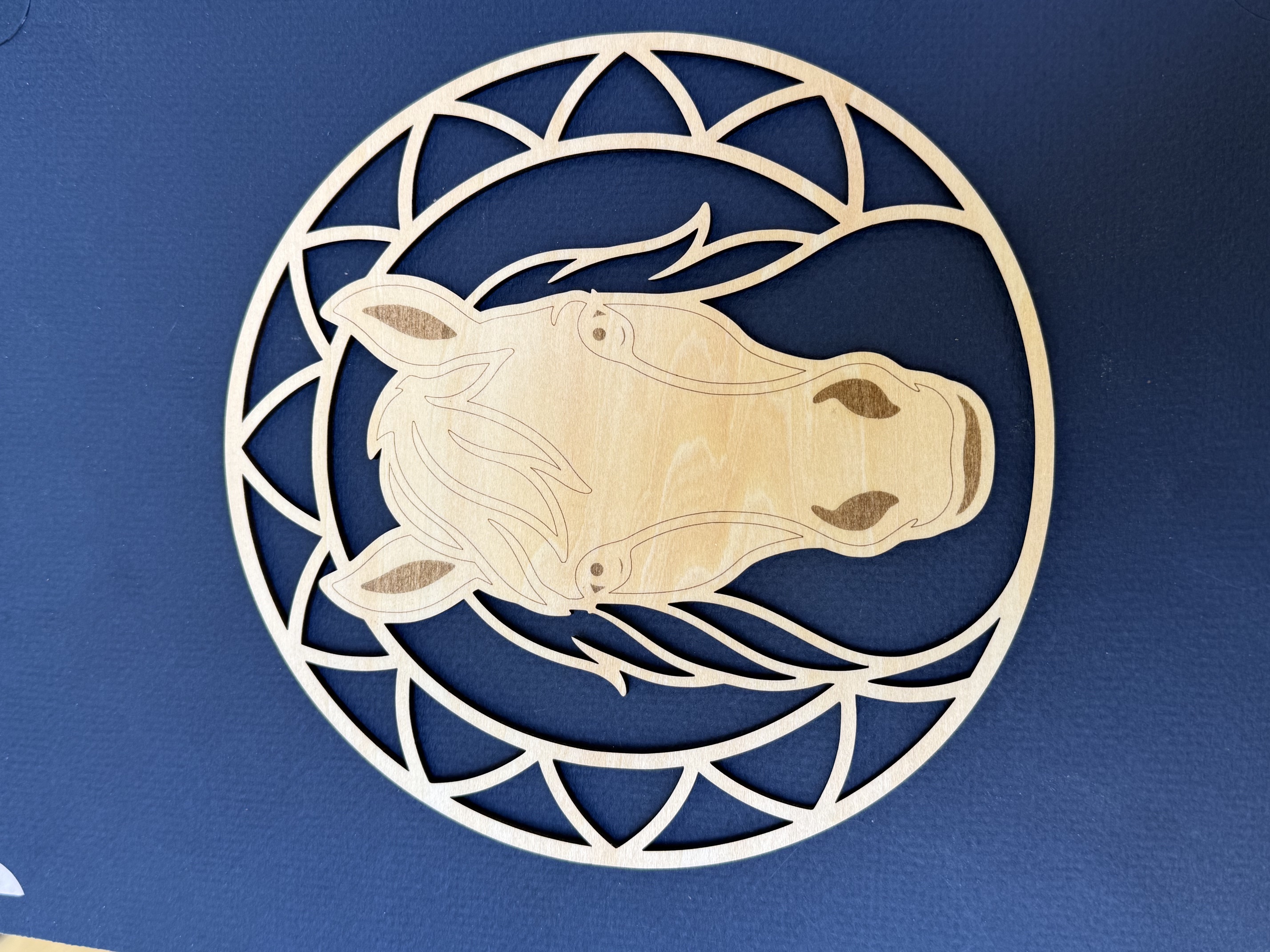 [Laser cut and engrave] Circular Horse Head Wooden Wall Art Ornament