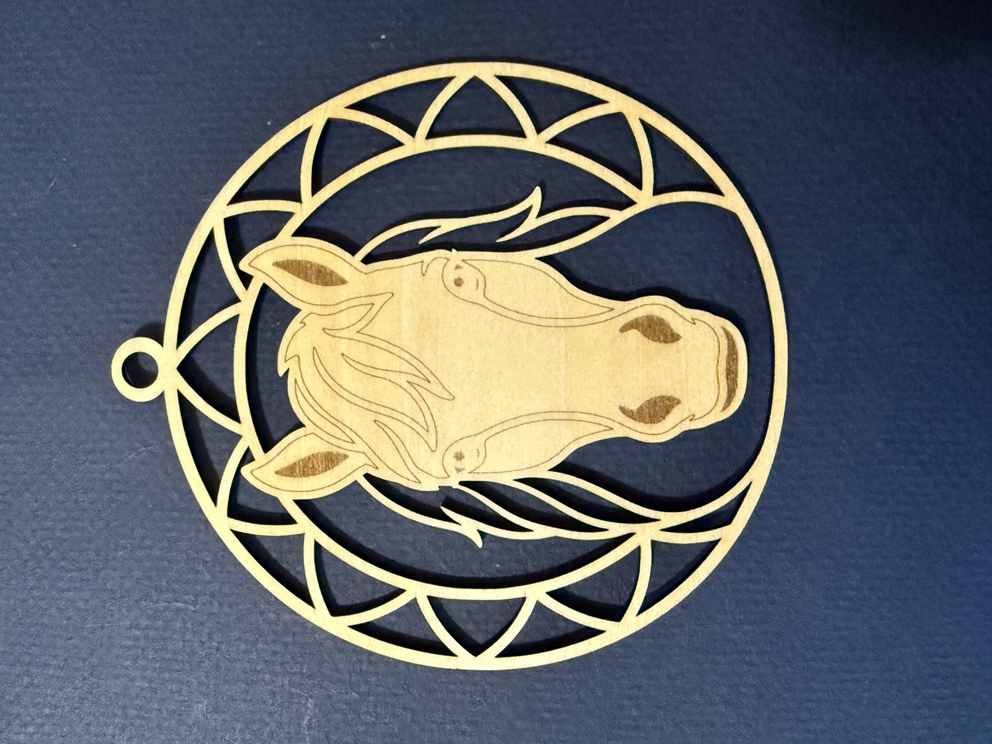 [Laser cut and engrave] Circular Horse Head Wooden Wall Art Ornament
