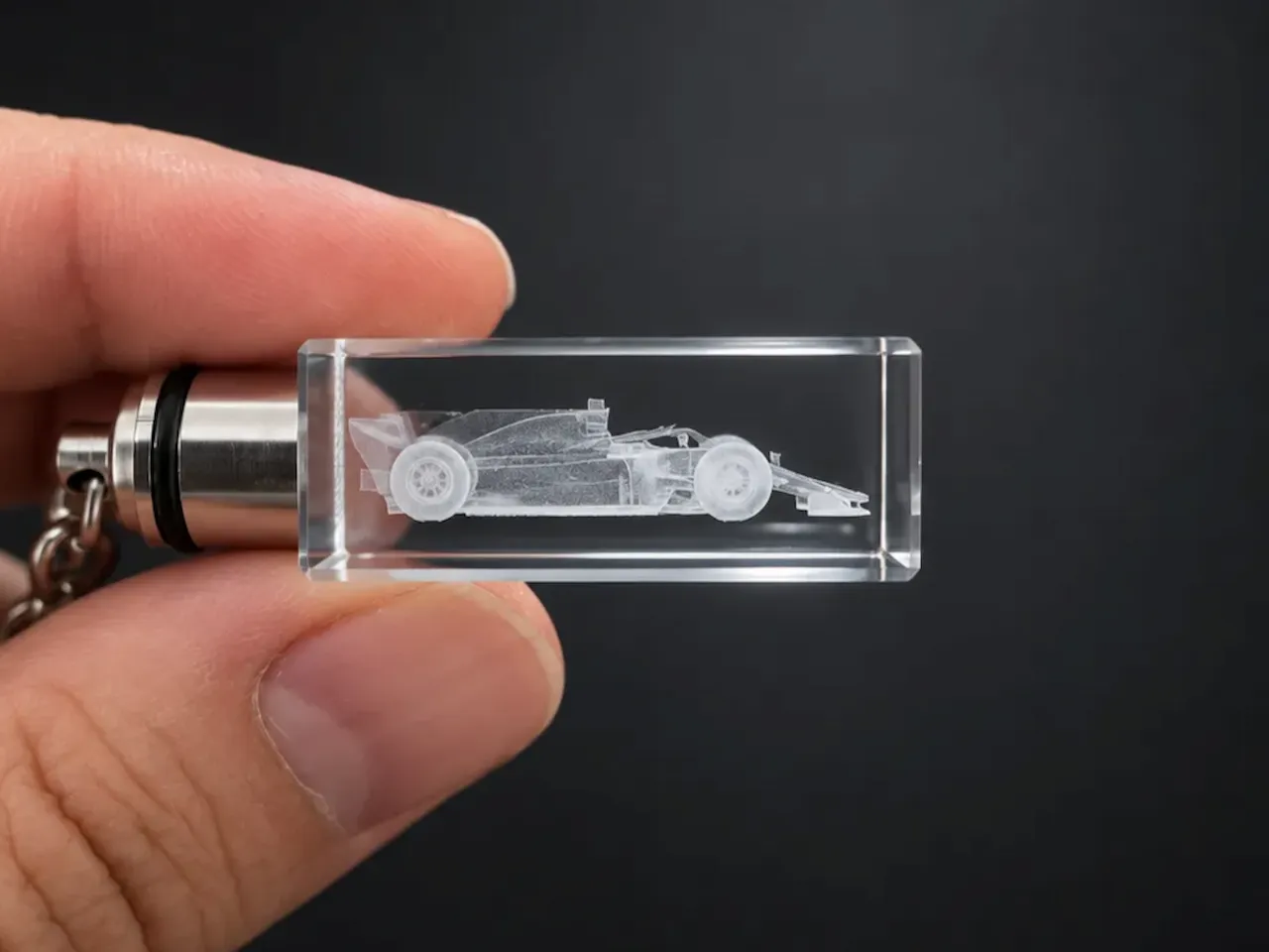 [Laser cut and engrave] Porte-clés en cristal avec voiture de course gravée